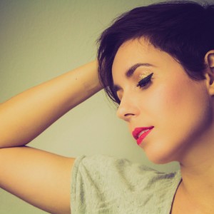 Make up Lily Allen dans son clip Hard Out Here